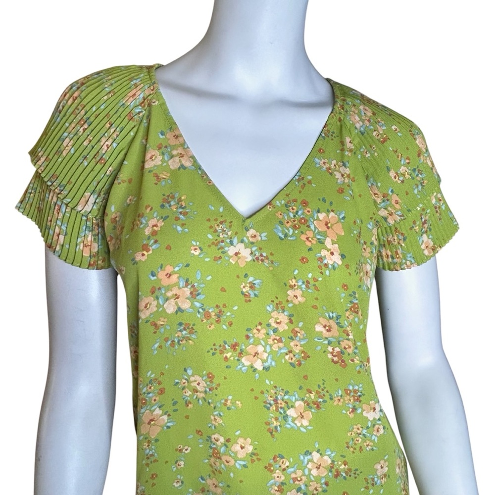 NWT DR2 Green Floral Pleated Flounce Sleeve Blouse L V-Neck Pullover